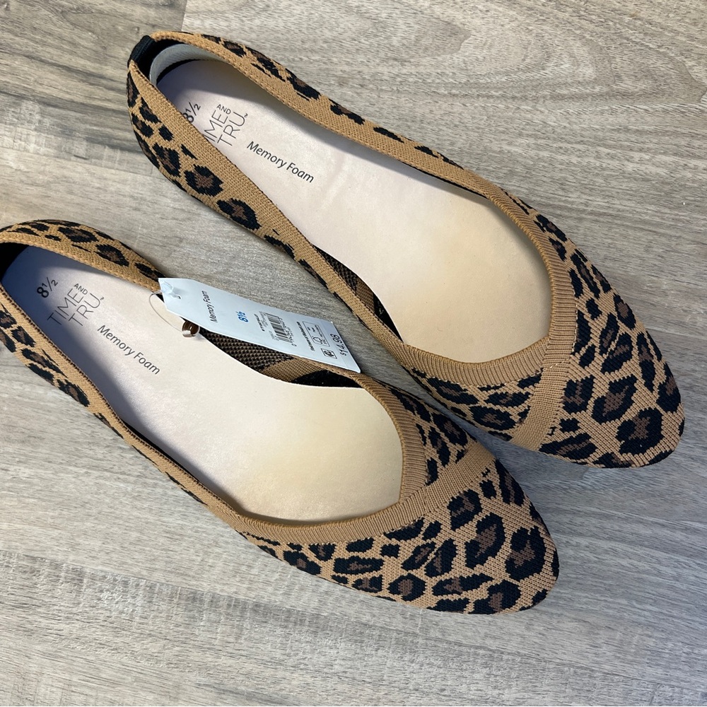 Time and Tru Brown and Black Flats Classic Loafers - Picture 3 of 4